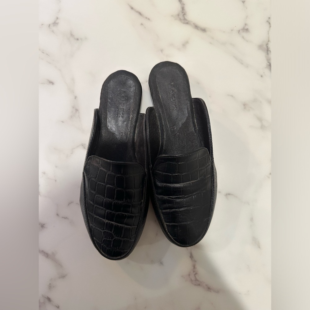Moc croc slides